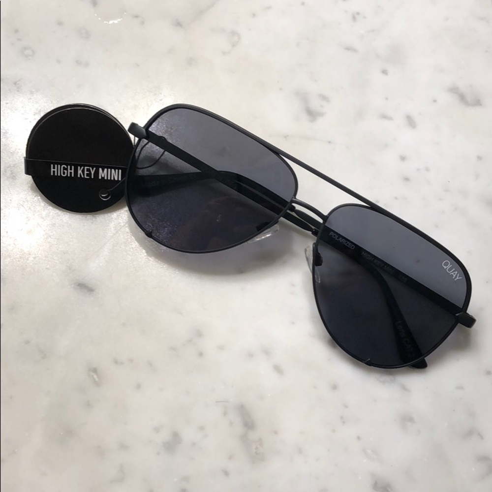Quay x Desi High Key Mini: Blk/Smk